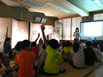 京都市立梅津北小学校にて『文化財と親しむ』授業開催 ～雪舟筆『四季花鳥図屏風』複製品を活用～